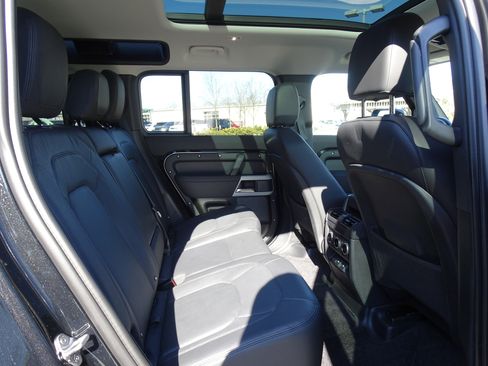 Certified 2023 Land Rover Defender 110 SE image 21