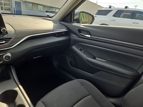 Used 2025 Nissan Altima 2.5 SV AWD/4WD image 11