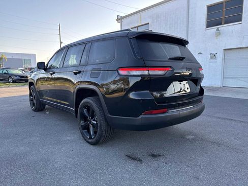 Used 2023 Jeep Grand Cherokee L Limited w/ Black Appearance Package image 4