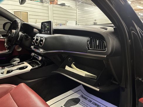 Used 2018 Kia Stinger GT2 image 31