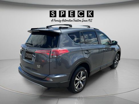 Used 2017 Toyota RAV4 XLE AWD/4WD image 5