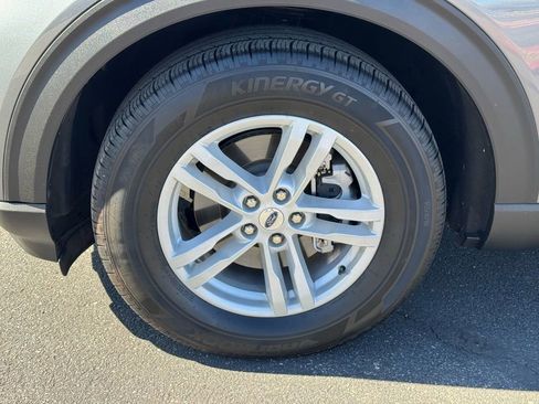 Used 2024 Ford Explorer XLT w/ Equipment Group 202A image 10