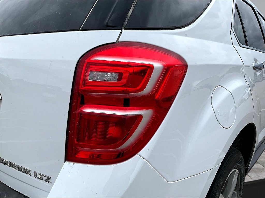 Used 2016 Chevrolet Equinox LTZ w/ Enhanced Convenience Package AWD/4WD image 18