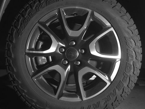 Used 2025 Jeep Compass Trailhawk AWD/4WD image 15