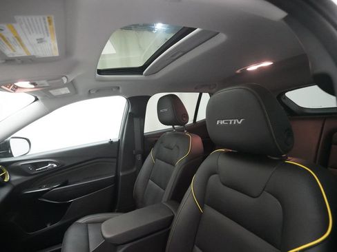 Used 2024 Chevrolet Trax ACTIV w/ Sunroof Package FWD image 31