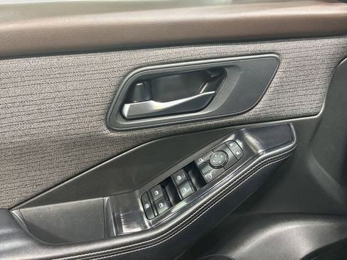 Used 2023 Nissan Rogue SV image 22