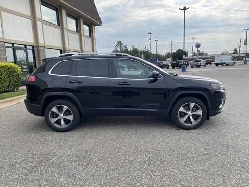Used 2020 Jeep Cherokee Limited AWD/4WD image 3