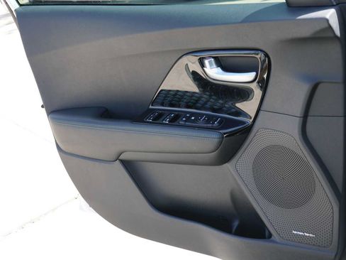 Certified 2022 Kia Niro EX Premium FWD image 16