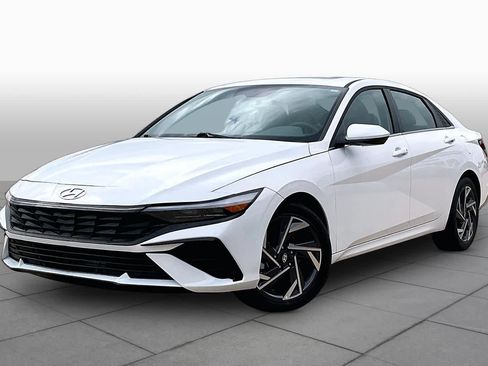 Used 2025 Hyundai Elantra SEL FWD image 3