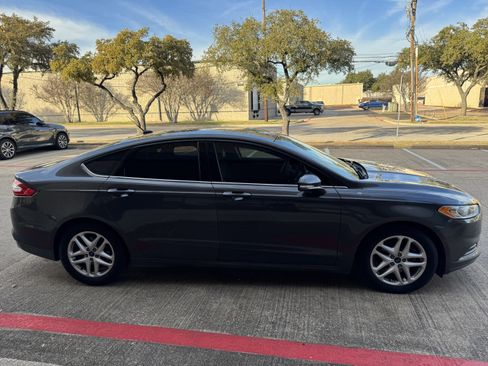 Used 2016 Ford Fusion SE image 6