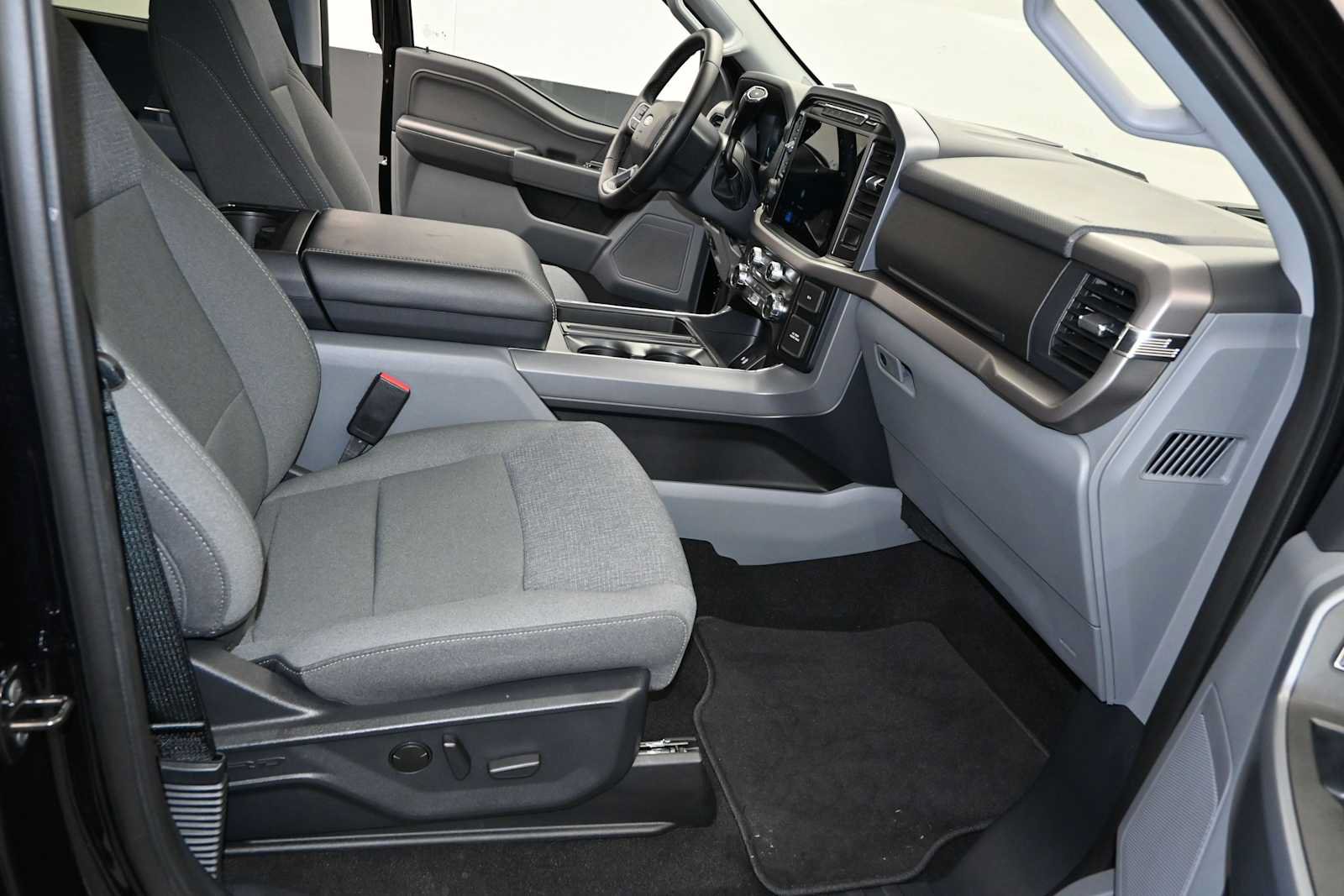 Used 2024 Ford F150 XLT w/ Equipment Group 302A MID AWD/4WD image 25