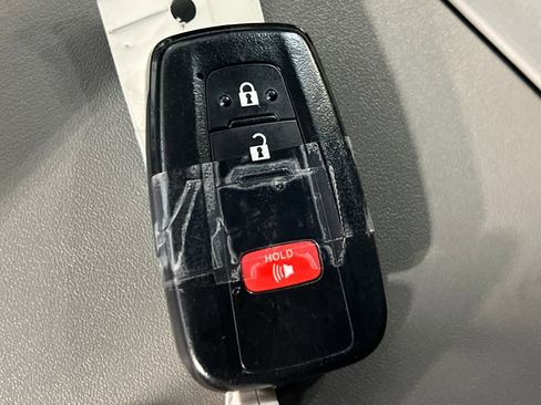 Used 2022 Toyota Highlander L image 29