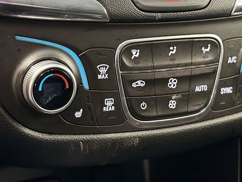 Used 2018 Chevrolet Equinox LT image 19