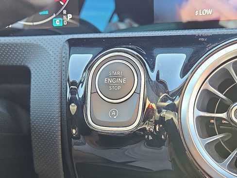 Used 2025 Mercedes-Benz CLA 250 image 32