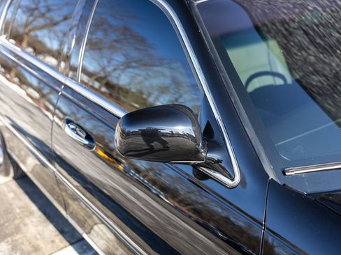 Used 2009 Lincoln Town Car Signature Limited image 20