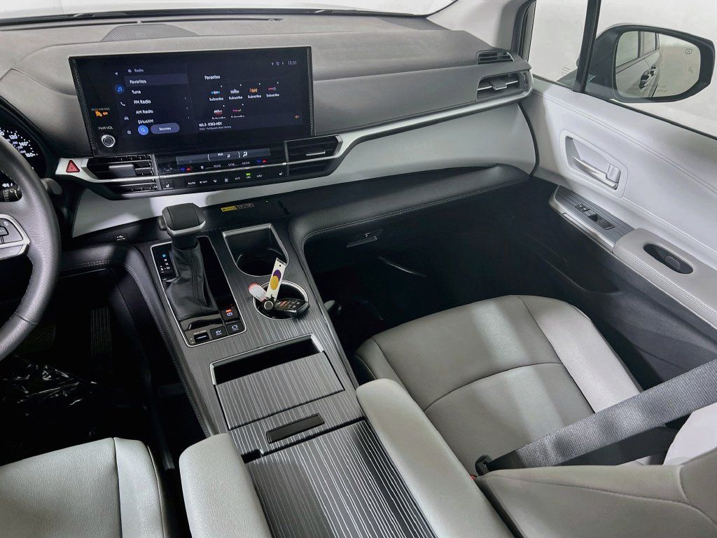 Certified 2026 Toyota Sienna XLE FWD image 21
