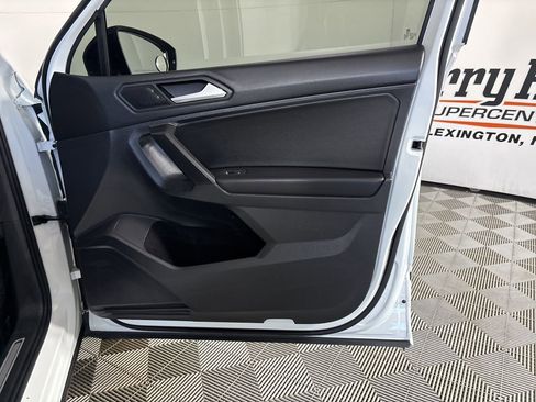 Used 2021 Volkswagen Tiguan SE R-Line image 29