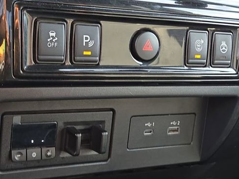 Used 2022 Nissan Titan PRO-4X w/ Pro-4x Convenience Package image 26
