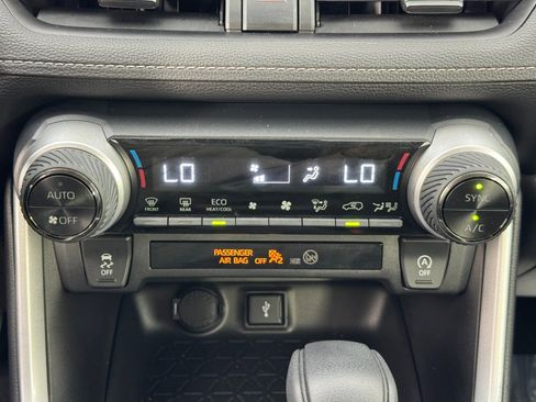 Used 2022 Toyota RAV4 XLE image 24