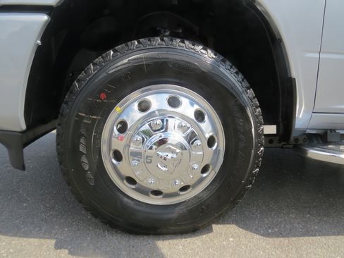 New 2026 RAM 3500 Big Horn AWD/4WD image 12