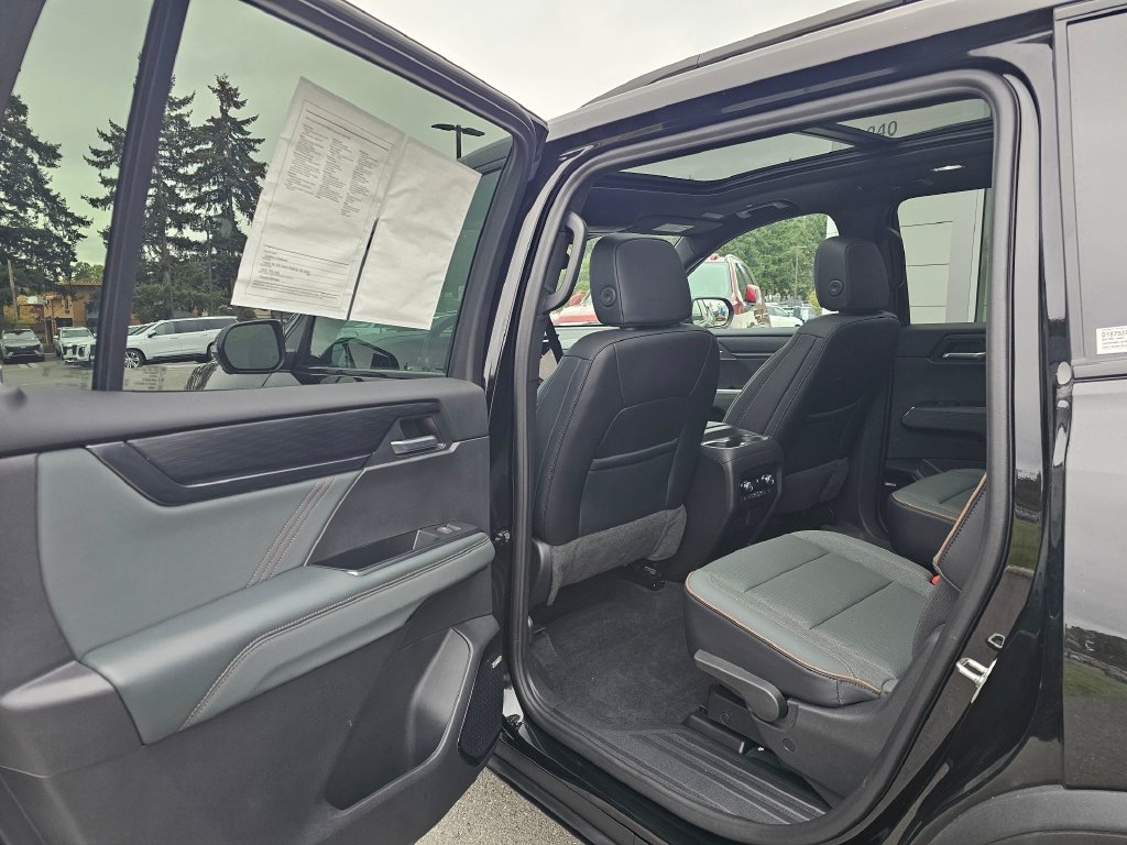 Used 2024 GMC Acadia AT4 w/ Luxury Package AWD/4WD image 18