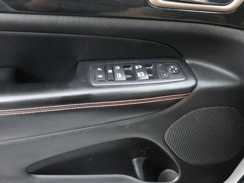 Used 2017 Jeep Grand Cherokee Laredo AWD/4WD image 25