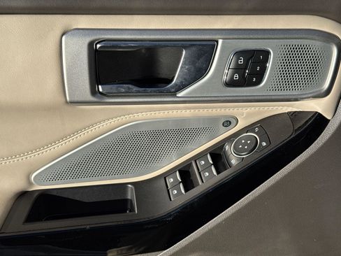 Certified 2022 Ford Explorer Platinum w/ Equipment Group 601A image 30