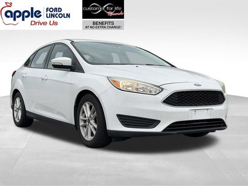 Used 2016 Ford Focus SE FWD image 1