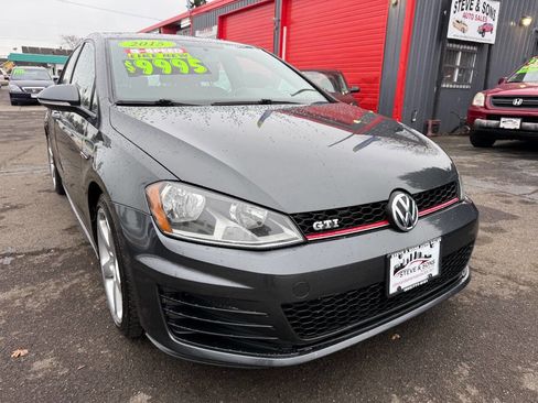 Used 2015 Volkswagen Golf 4-Door image 3