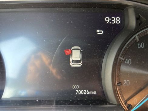 Certified 2024 Toyota Venza XLE image 10