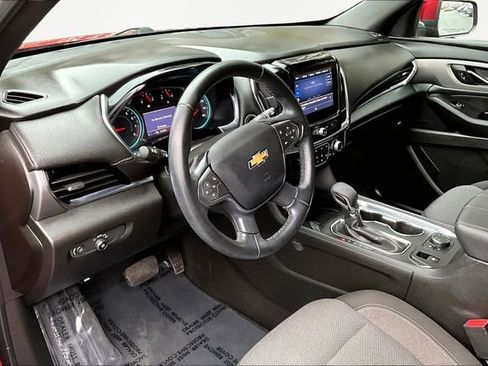 Used 2023 Chevrolet Traverse LT image 12