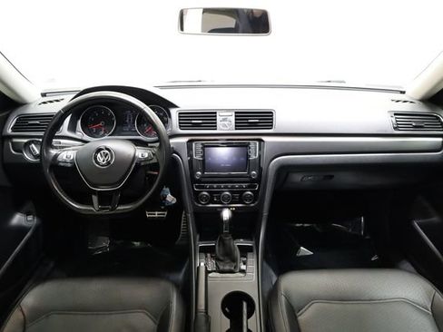 Used 2017 Volkswagen Passat 1.8T R-Line image 12