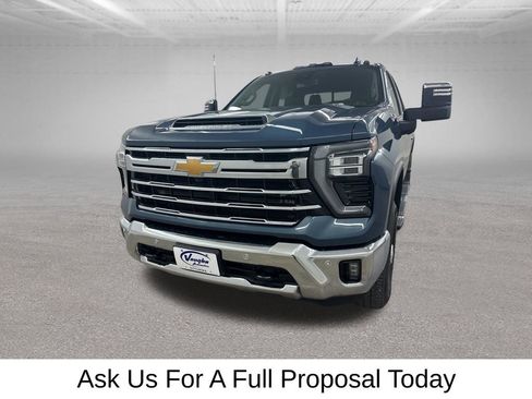 Used 2025 Chevrolet Silverado 2500 LTZ w/ LTZ Convenience Package image 6