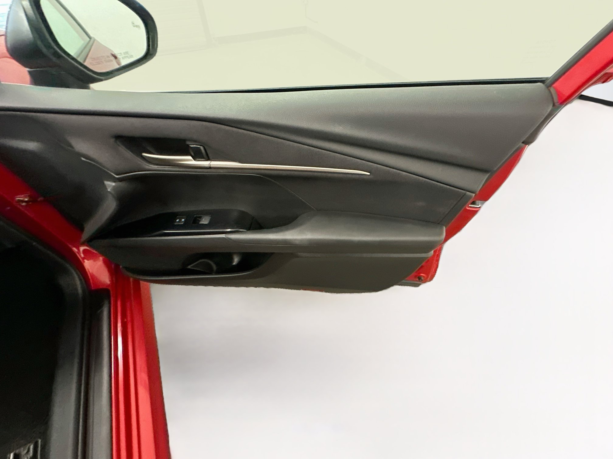 Used 2025 Toyota Camry LE FWD image 32