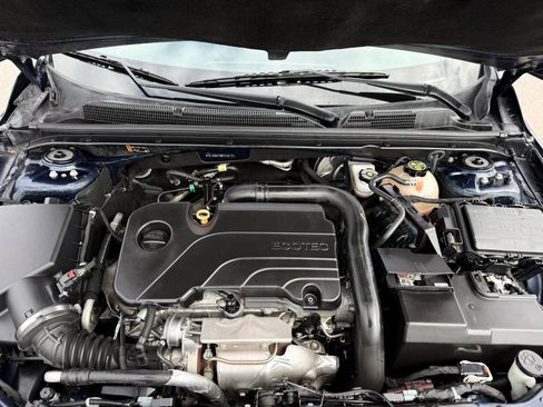 Used 2021 Chevrolet Malibu LT image 38