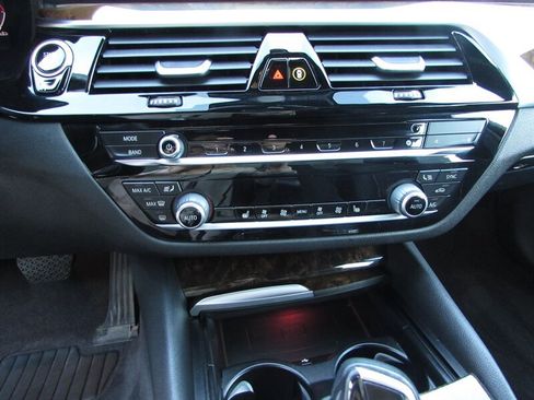Used 2020 BMW 530i xDrive AWD/4WD image 19
