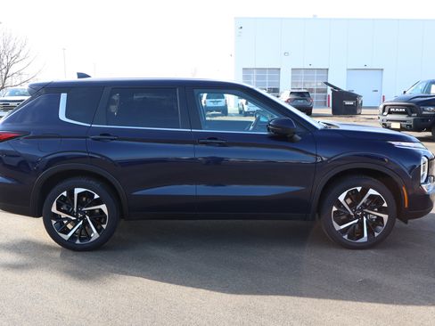 Used 2024 Mitsubishi Outlander SE image 8
