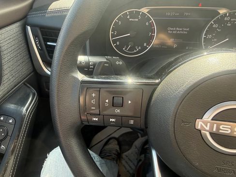 Used 2023 Nissan Rogue SV AWD/4WD image 19