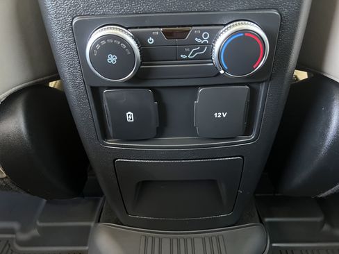 Used 2022 Ford Explorer XLT w/ Equipment Group 202A AWD/4WD image 43