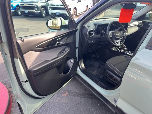 Used 2026 Chevrolet TrailBlazer LT w/ Convenience Package image 17