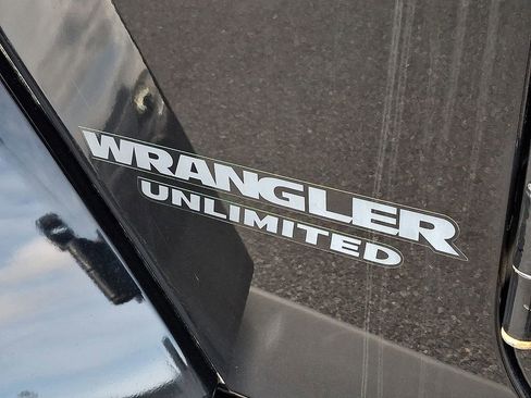 Used 2016 Jeep Wrangler Unlimited Sahara image 29