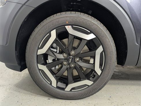 New 2025 Kia Telluride S image 9