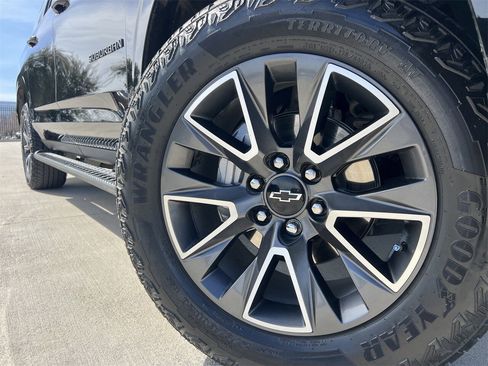 Used 2024 Chevrolet Suburban Z71 w/ Luxury Package image 7