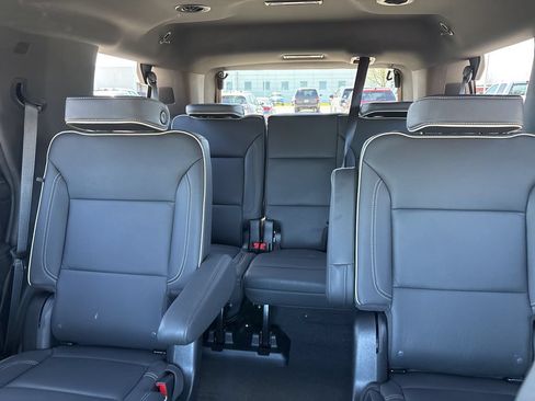 Used 2024 Chevrolet Tahoe Premier AWD/4WD image 36