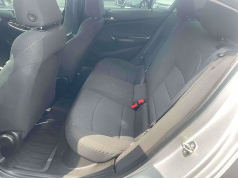 Used 2018 Chevrolet Cruze LS FWD image 13