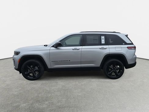 New 2026 Jeep Grand Cherokee Limited w/ Limited Altitude Package AWD/4WD image 8