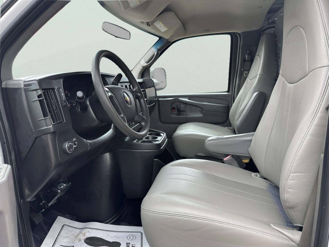 Used 2014 Chevrolet Express 2500 RWD image 11