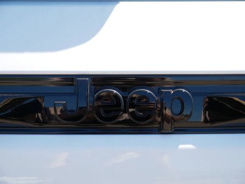 New 2025 Jeep Grand Cherokee Limited image 12