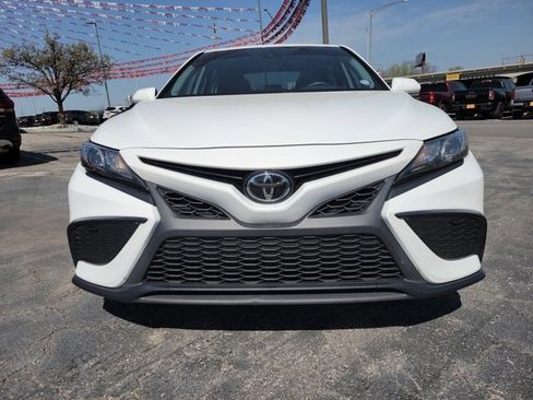Used 2022 Toyota Camry SE image 18