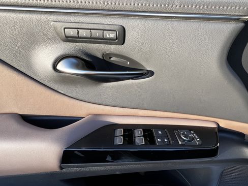 Used 2023 Lexus ES 350 w/ Premium Package image 14